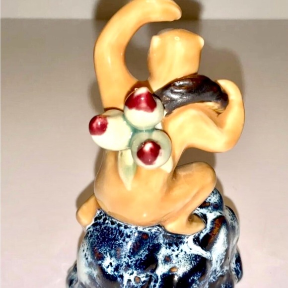 Vintage Adorable Asian Porcelain Monkey With Coconut Figurine - Picture 3 of 9